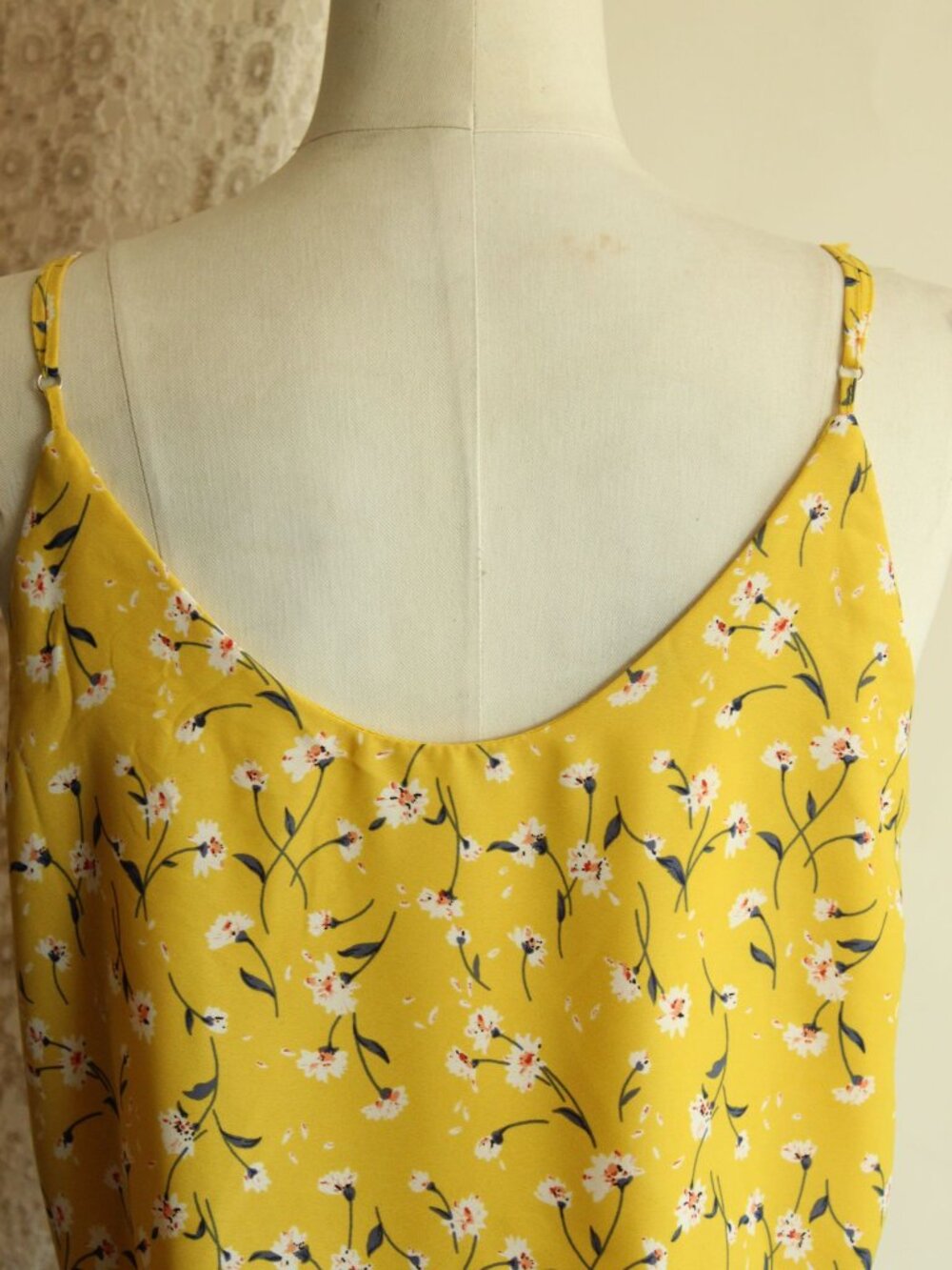 Sienna Sky Womens Top, NWT, Size Medium, Yellow Floral Tie-Front Sleeveless, - Picture 11 of 12